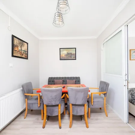 Kadirga Fountain Trvl