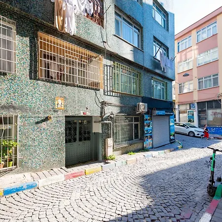 Kadirga Fountain Trvl Istanboel