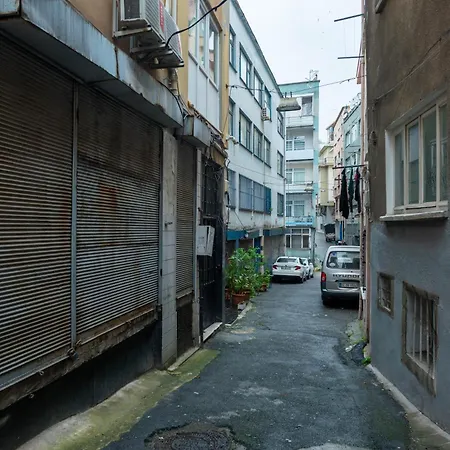 Kadirga Fountain Trvl * اسطنبول