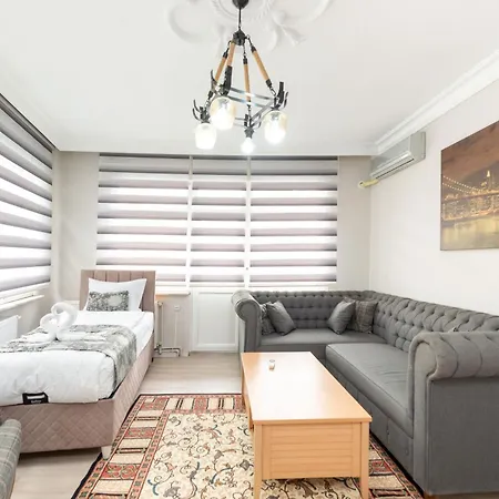 Kadirga Fountain Trvl