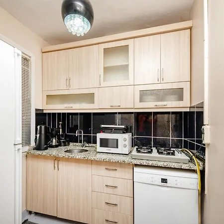 Kadirga Fountain Trvl * اسطنبول