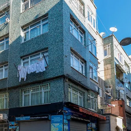 Kadirga Fountain Trvl